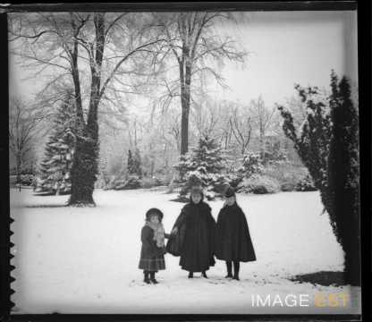 Enfants dans le parc de la Pépinière (Nancy)